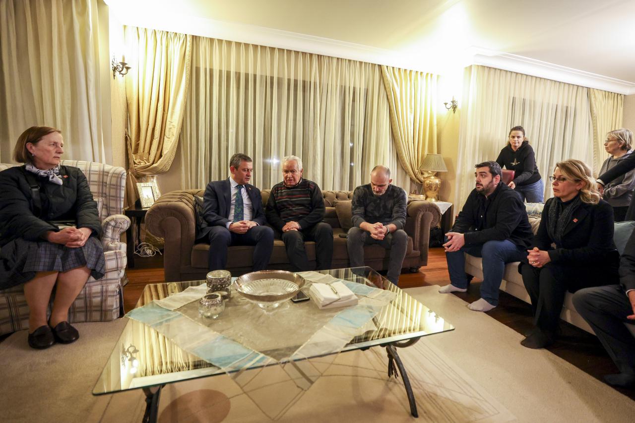 CHP Lideri Özgür Özel’den, Bolu Kartalkaya’da Yaşamını Yitirenlerin Ailelerine Taziye Ziyareti