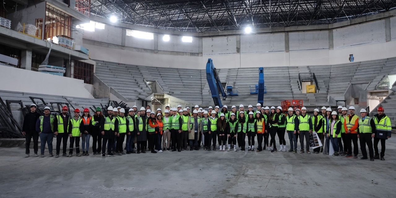 ECZACIBAŞI DYNAVİT’Lİ SPORCULAR, YENİ SALONUN İNŞAATINI ZİYARET ETTİ