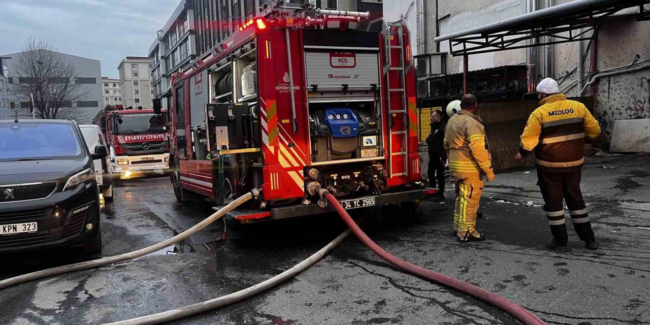 BEYLİKDÜZÜ’NDE KORKUTAN YANGIN