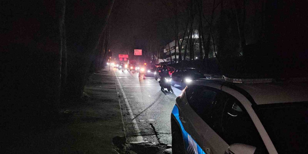 SARIYER’DE HIZ YAPAN SÜRÜCÜ ARACIYLA ORMANLIK ALANA UÇTU: 1 YARALI