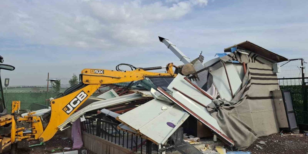 BÜYÜKÇEKÇEKMECE’DE 14 KAÇAK YAPI BELEDİYE EKİPLERİ TARAFINDAN YIKILDI