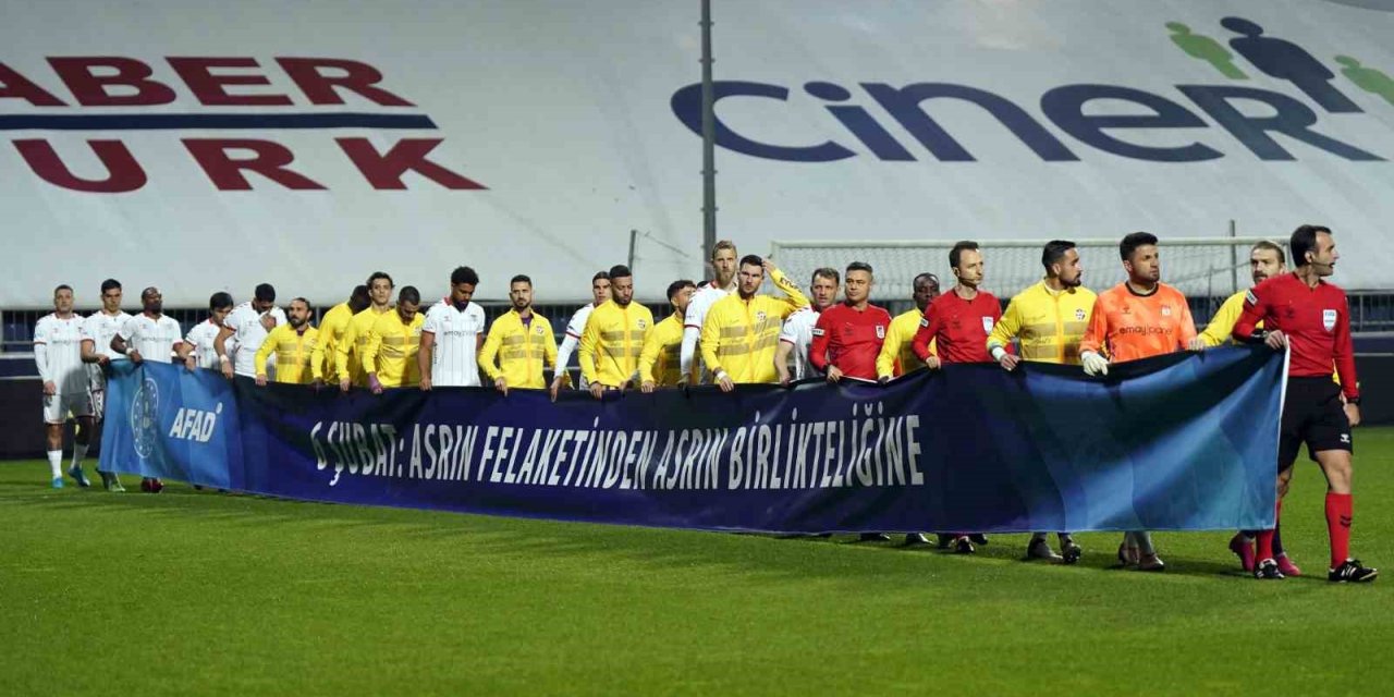 TRENDYOL SÜPER LİG: EYÜPSPOR: 0 - SİVASSPOR: 0 (MAÇ DEVAM EDİYOR)