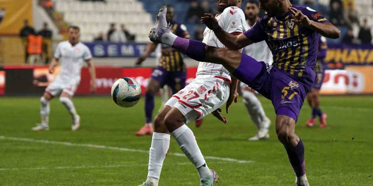 TRENDYOL SÜPER LİG: EYÜPSPOR: 0 - SİVASSPOR: 0 (İLK YARI)