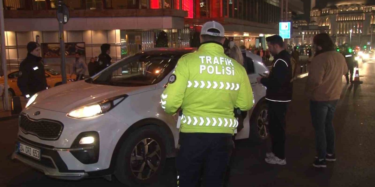 TAKSİM’DE ’HUZUR’ UYGULAMASI GERÇEKLEŞTİRİLDİ