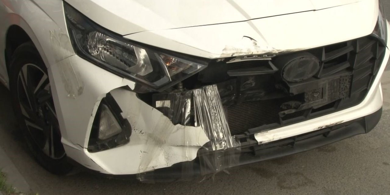 BAYRAMPAŞA’DA DİREKSİYON HAKİMİYETİNİ KAYBEDEN SÜRÜCÜ, BÖREKÇİ DÜKKANINA DALDI