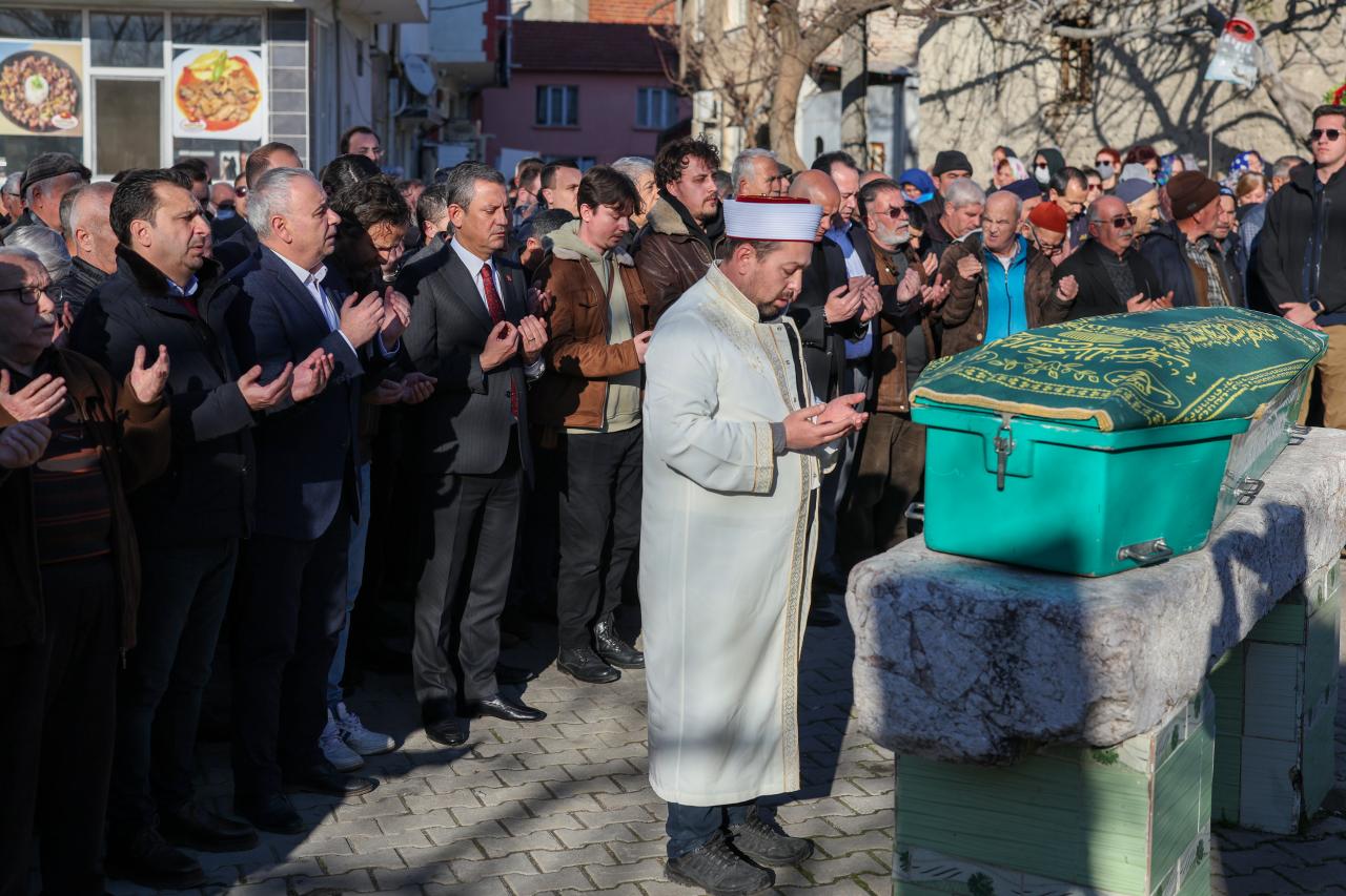 CHP Genel Başkanı Özgür Özel, Ömer Osman Bozkurt'un Cenaze Törenine Katıldı