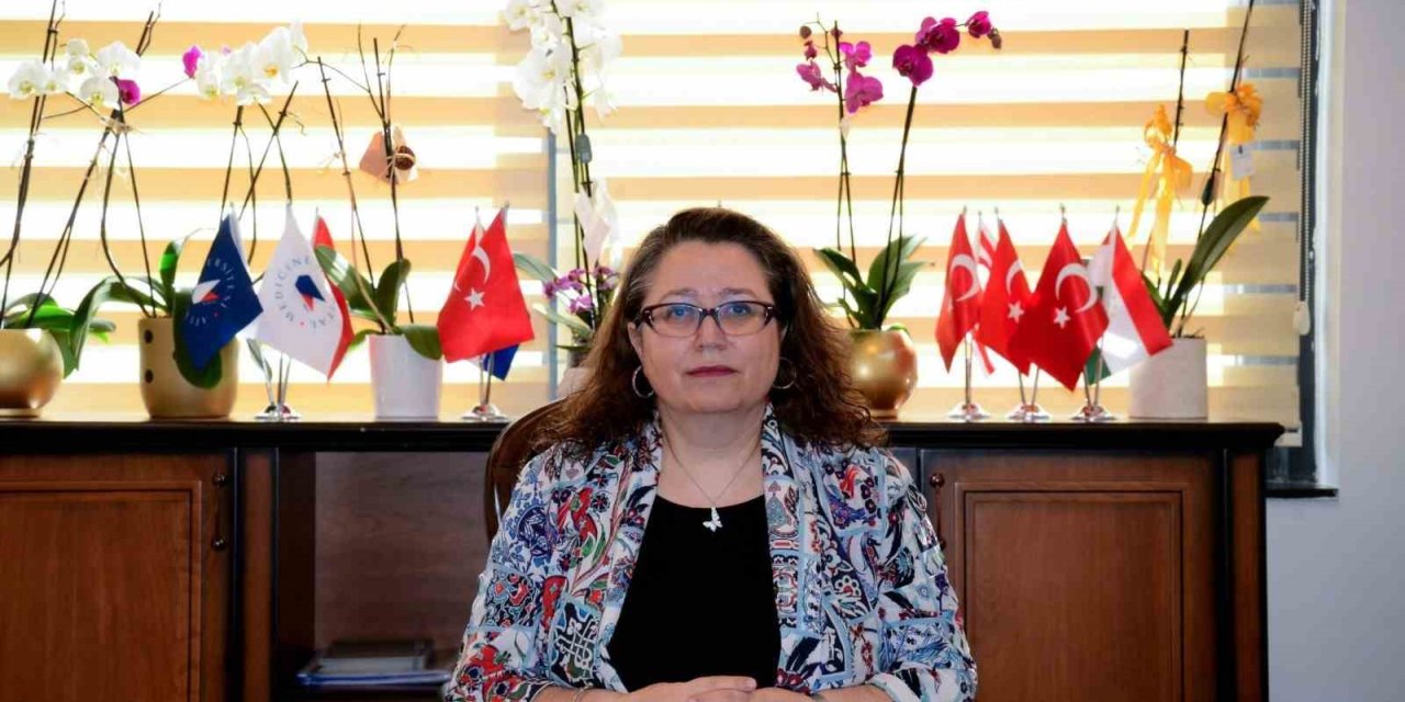 PROF. DR. HÜLYA ENSARİ: "TRAVMATİK YAS SÜRECİNDE SOSYAL DESTEK ÖNEMLİ"