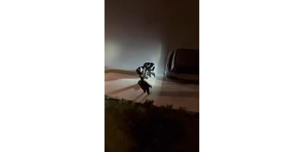 ELİ SİLAHLI ŞAHIS GÜVENLİK GÖREVLİSİNİ TEHDİT EDİP SİTEDEN BİRİSİNİ ÇAĞIRMASINI İSTEDİ