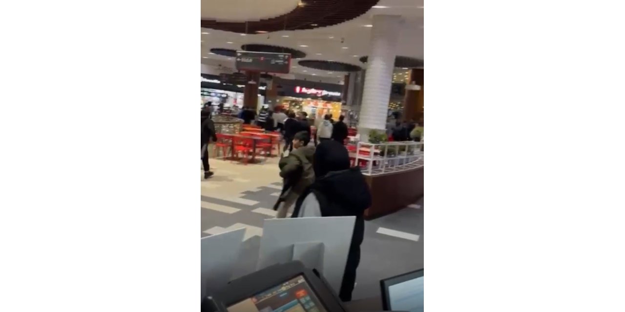 AVM’DE İKİ GRUP BİRBİRİNE GİRDİ