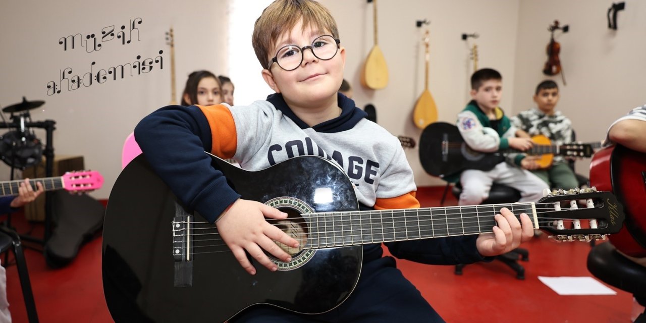 SULTANGAZİ MÜZİK AKADEMİLERİNDE GELECEĞİN SANATÇILARI YETİŞİYOR