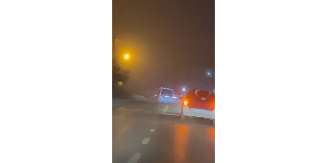 ASKER KONVOYUNDA TRAFİĞİ TEHLİKEYE ATTILAR, TERS ŞERİDE GİRİP DRİFT YAPTILAR