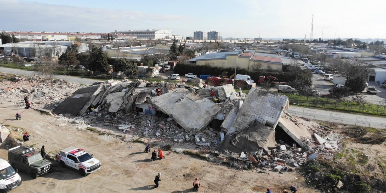 SİLİVRİ BELEDİYESİ, 6 ŞUBAT DEPREMİNİN YIL DÖNÜMÜNDE DEPREM TATBİKATI GERÇEKLEŞTİRDİ