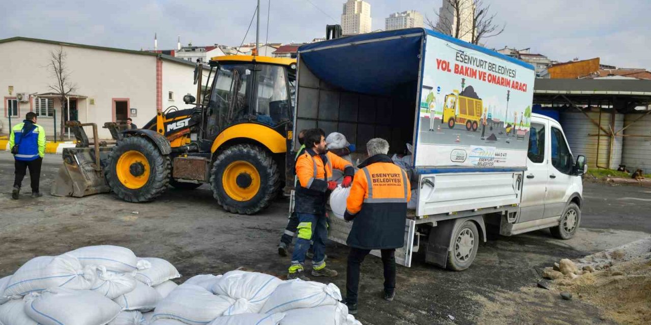 ESENYURT BELEDİYESİ KIŞ ŞARTLARIYLA MÜCADELEYE HAZIR