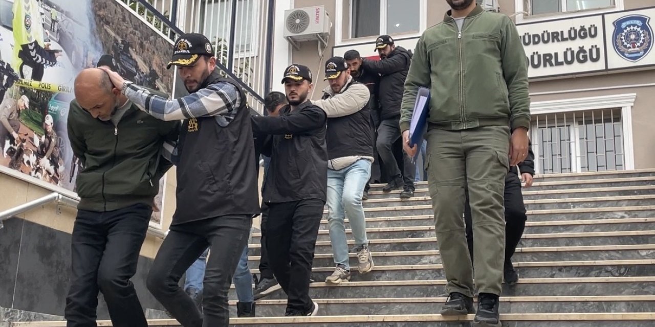 İSTANBUL’DA ÇALINTI ÇEKLE 9,8 MİLYONLUK VURGUN: 5 GÖZALTI