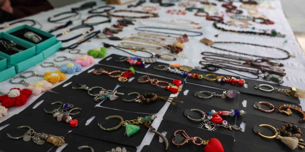 BAKIRKÖY BELEDİYESİ "KADIN EMEĞİ PAZARI" İLE DEPREMZEDELERİN YANINDA