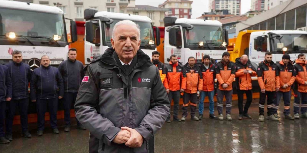 ÜMRANİYE’DE KIŞA GEÇİT YOK: KARLA MÜCADELE İÇİN EKİPLER TEYAKKUZDA