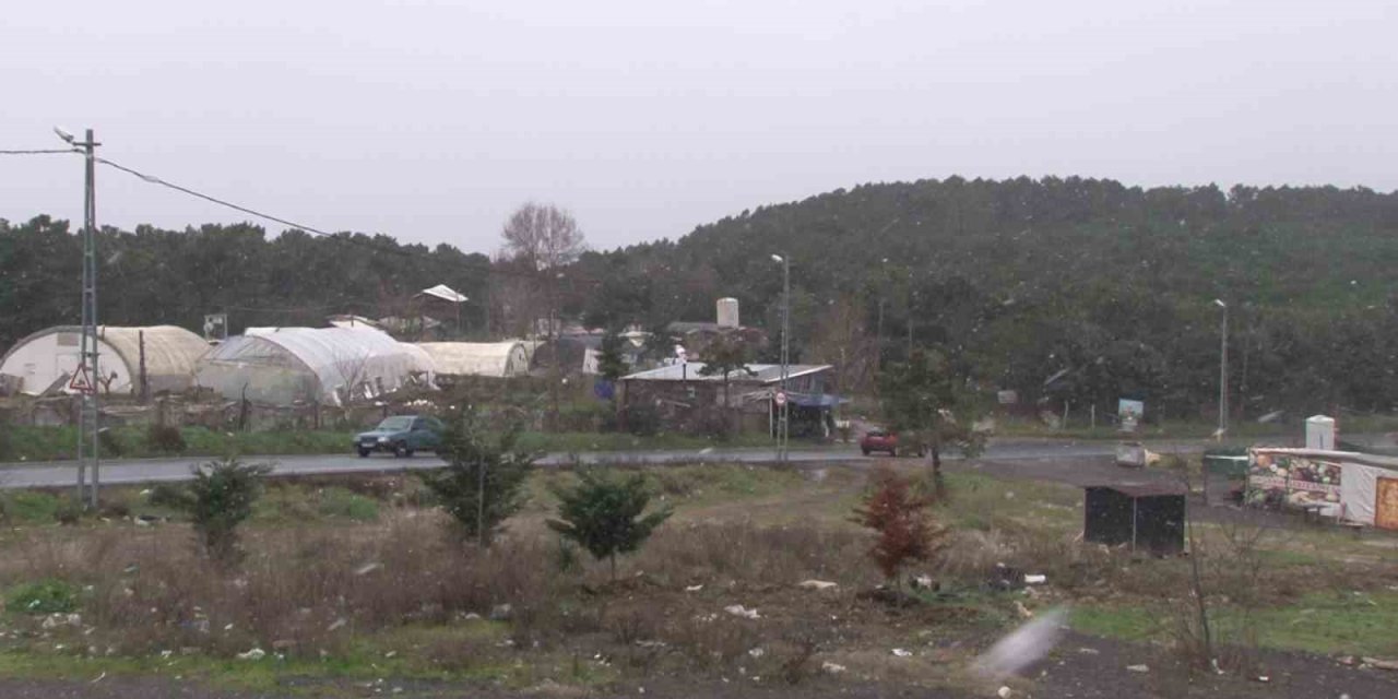 İSTANBUL’DA KAR YAĞIŞI ETKİSİNİ GÖSTERİYOR