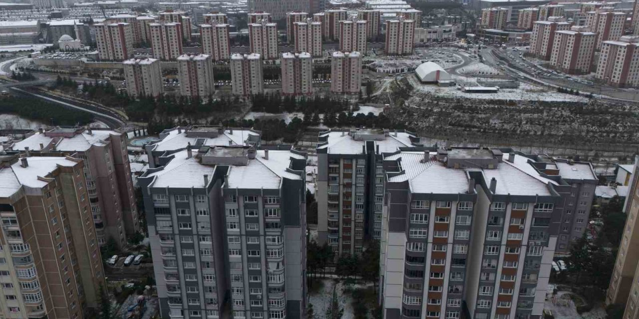 BAŞAKŞEHİR BEYAZA BÜRÜNDÜ