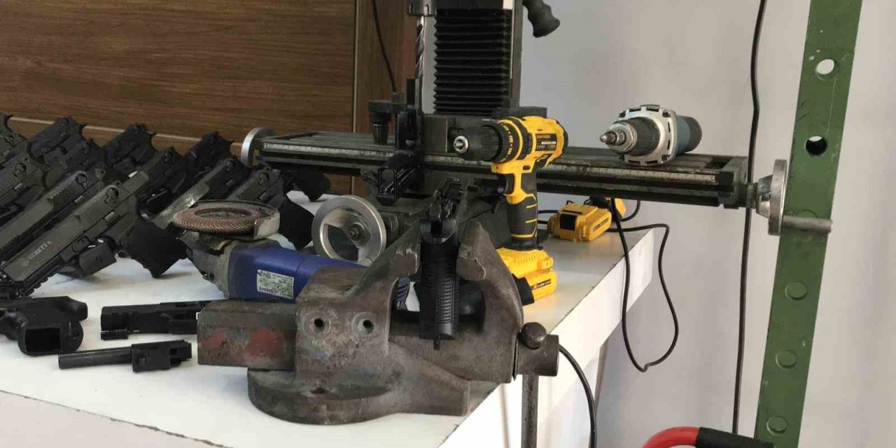 İSTANBUL’DA SUÇ ÖRGÜTLERİNE SİLAH TEMİN EDEN ÇETEYE OPERASYON: 3 GÖZALTI