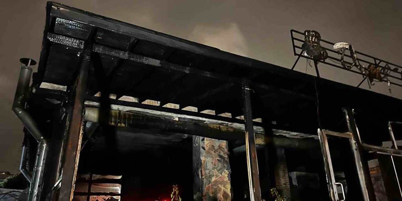 ESENYURT’TA KAFE YANGINI