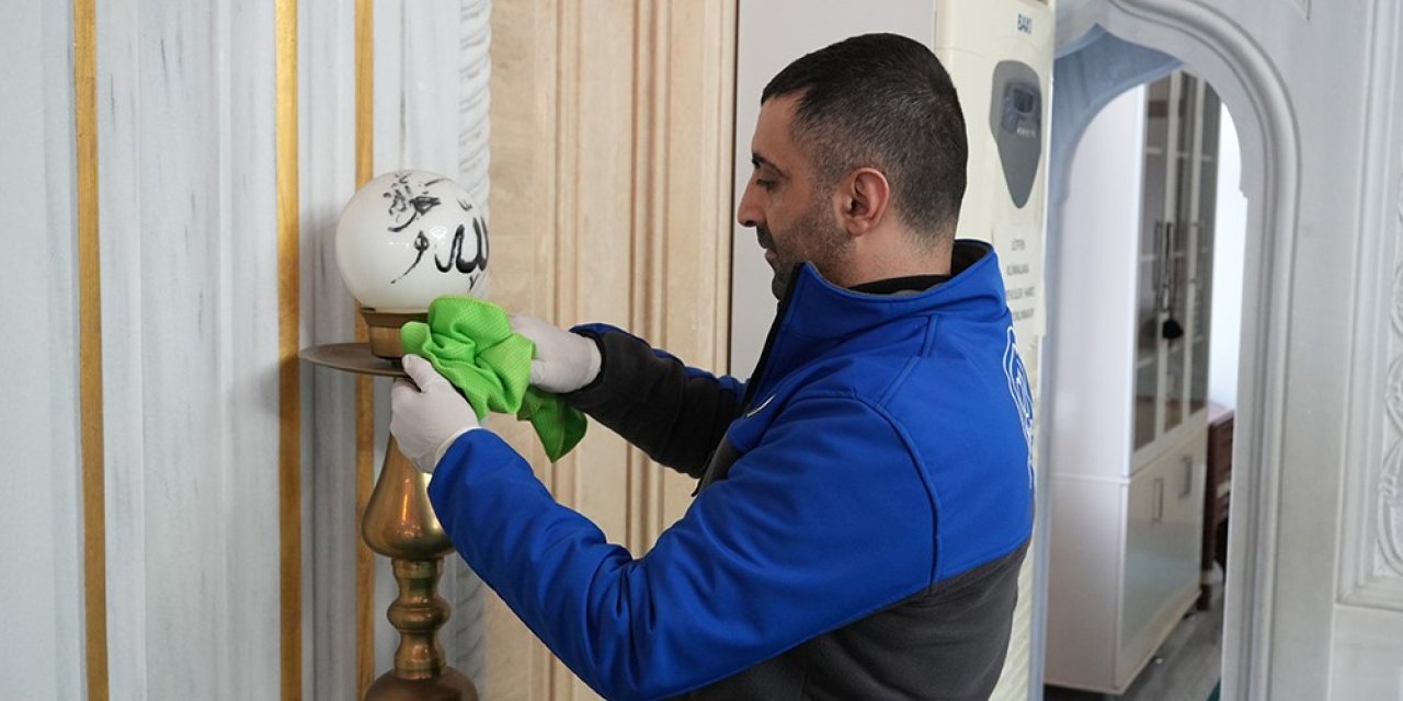 GAZİOSMANPAŞA BELEDİYESİ İBADETHANELERİ ÖZENLE TEMİZLİYOR