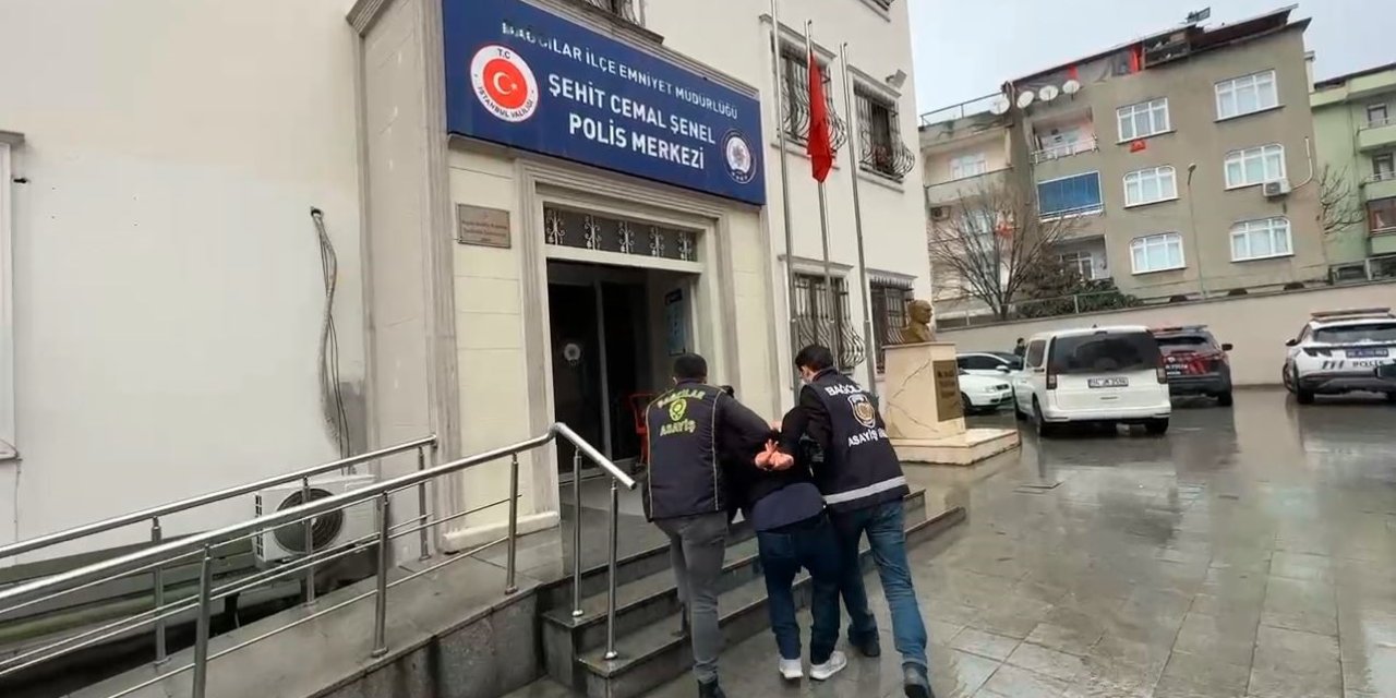 BAĞCILAR’DA POLİSE BIÇAKLI SALDIRI: BİRİ KADIN 2 POLİS MEMURU YARALANDI