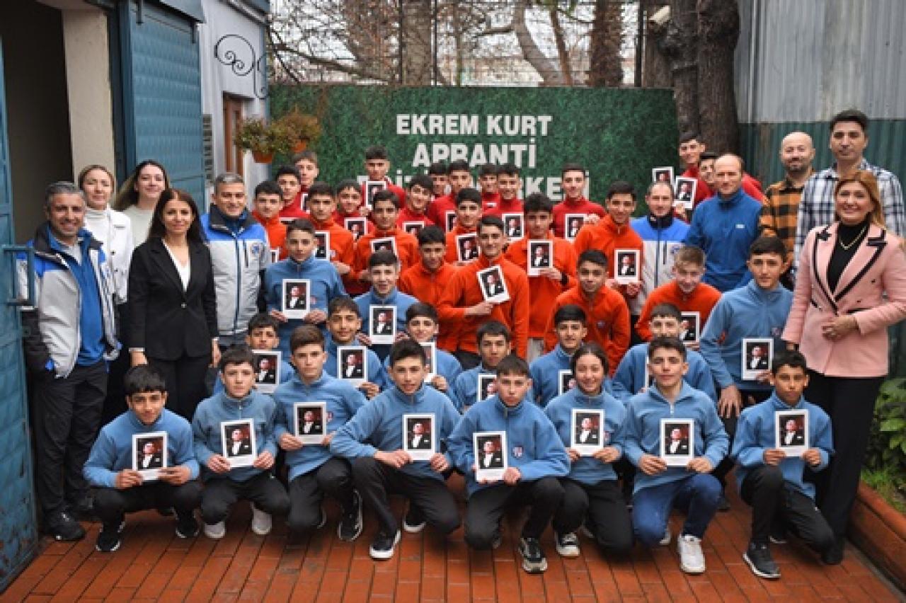 Ekrem Kurt Apranti Eğitim Merkezi kursiyerleri dönem sonu karnelerini aldı 