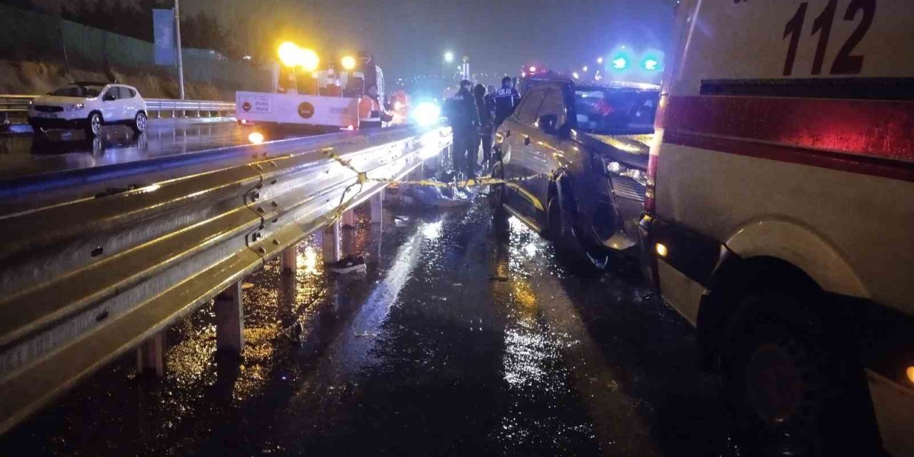 ATAŞEHİR’DE ZİNCİRLEME TRAFİK KAZASI :1 ÖLÜ, 2 YARALI