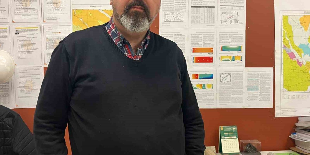 "EGE’DEKİ HAREKETLİLİK SONUCU YA BÜYÜK DEPREM OLACAK YA DA YENİ BİR VOLKAN OLUŞACAK"