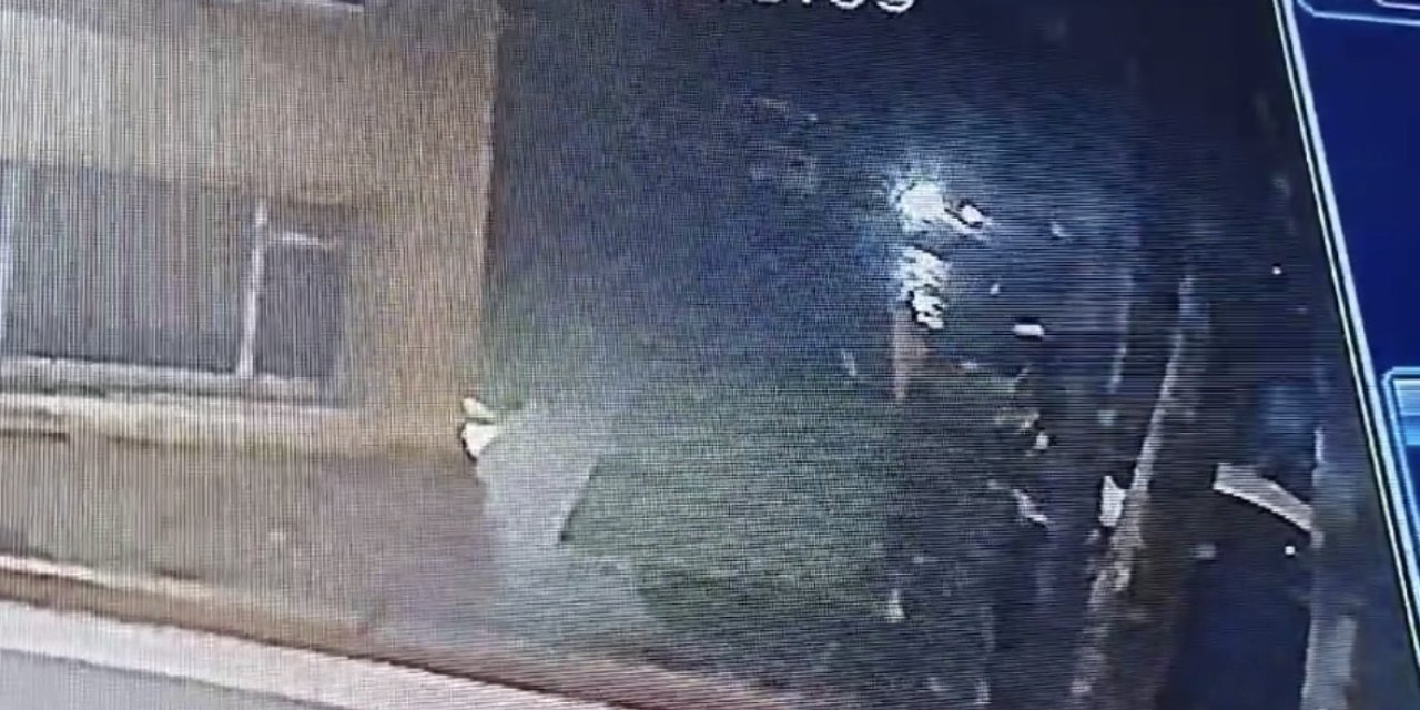 BEŞİKTAŞ’TA İSTİNAT DUVARININ 8 ARACIN ÜSTÜNE ÇÖKME ANLARI KAMERADA