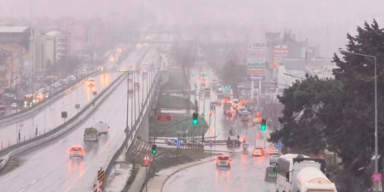 SİLİVRİ’DE KAR YAĞIŞI ETKİLİ OLDU