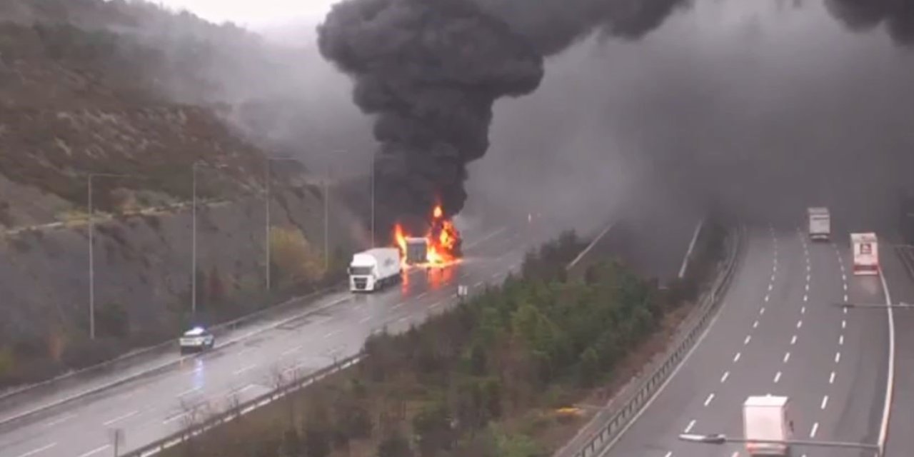 YAVUZ SULTAN SELİM KÖPRÜSÜ ÇIKIŞINDA TIR ALEVLERE TESLİM OLDU