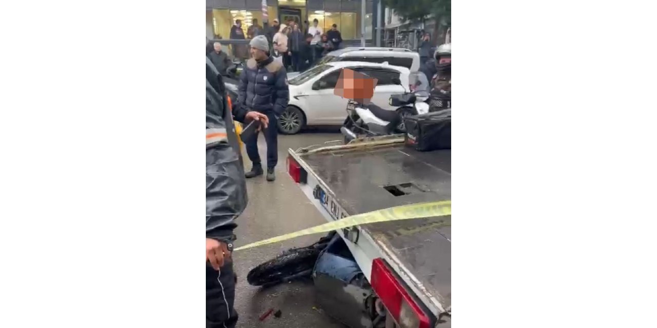 AYNASINI KIRAN MOTOKURYENİN ÜZERİNE ARACINI SÜRDÜ: O ANLAR KAMERADA