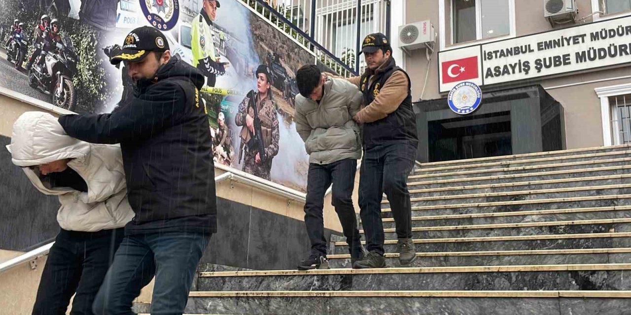 ANAHTARI ÜZERİNDE BIRAKIP HAVA ALMAYA ÇIKTI: ARABASI SANİYELER İÇİNDE ÇALINDI