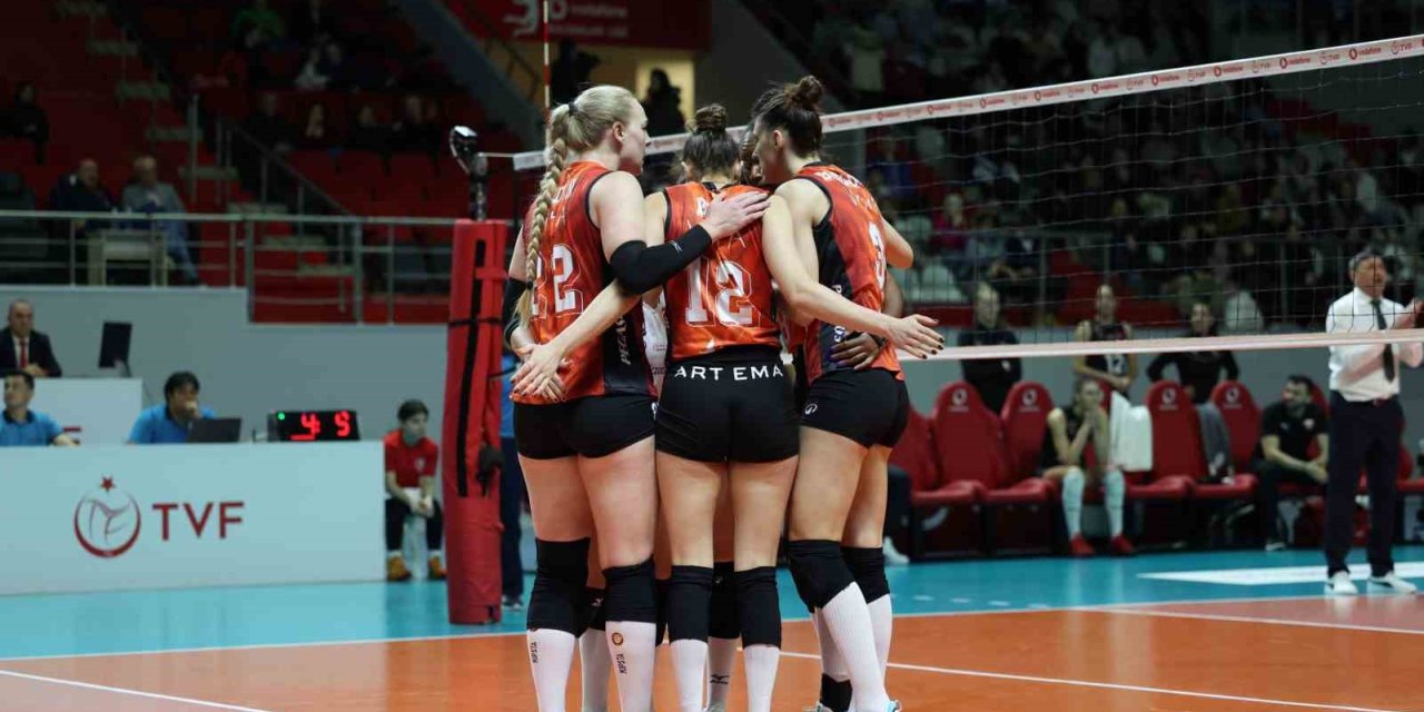 SULTANLAR LİGİ: ECZACIBAŞI DYNAVİT: 0 - TÜRK HAVA YOLLARI: 3