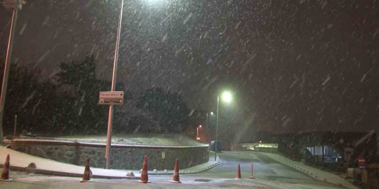 İSTANBUL’DA KAR YAĞIŞI YENİDEN BAŞLADI