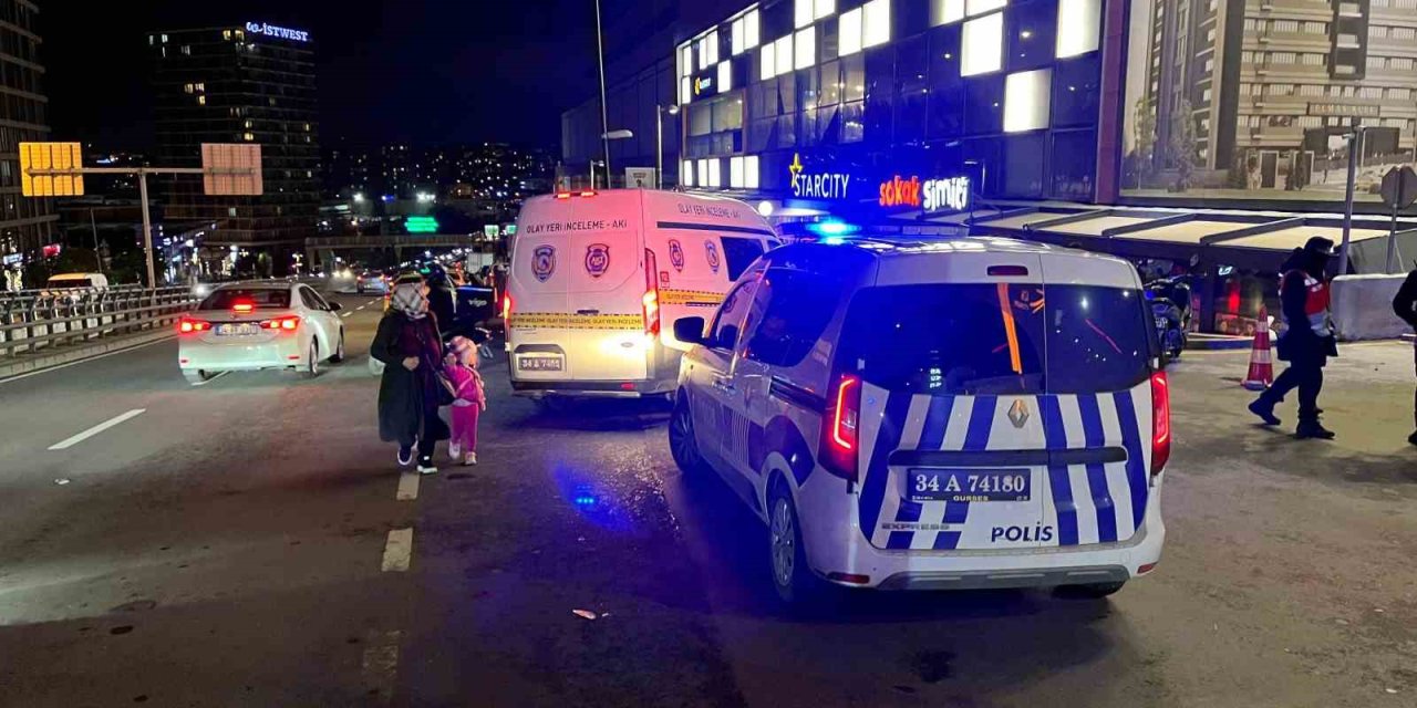 BAHÇELİEVLER’DE AVM ÖNÜNDE SİLAHLI SALDIRI: 1 YARALI