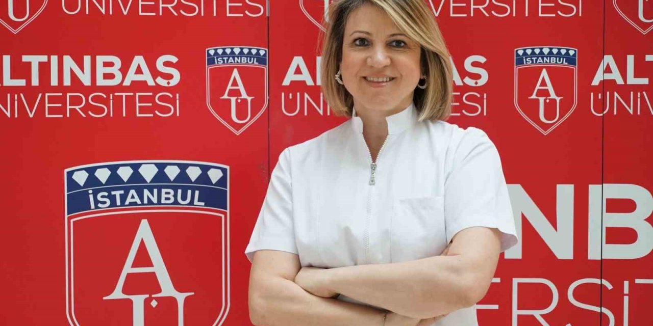 SİGARA, DİŞ ETİ SAĞLIĞINI OLUMSUZ ETKİLİYOR