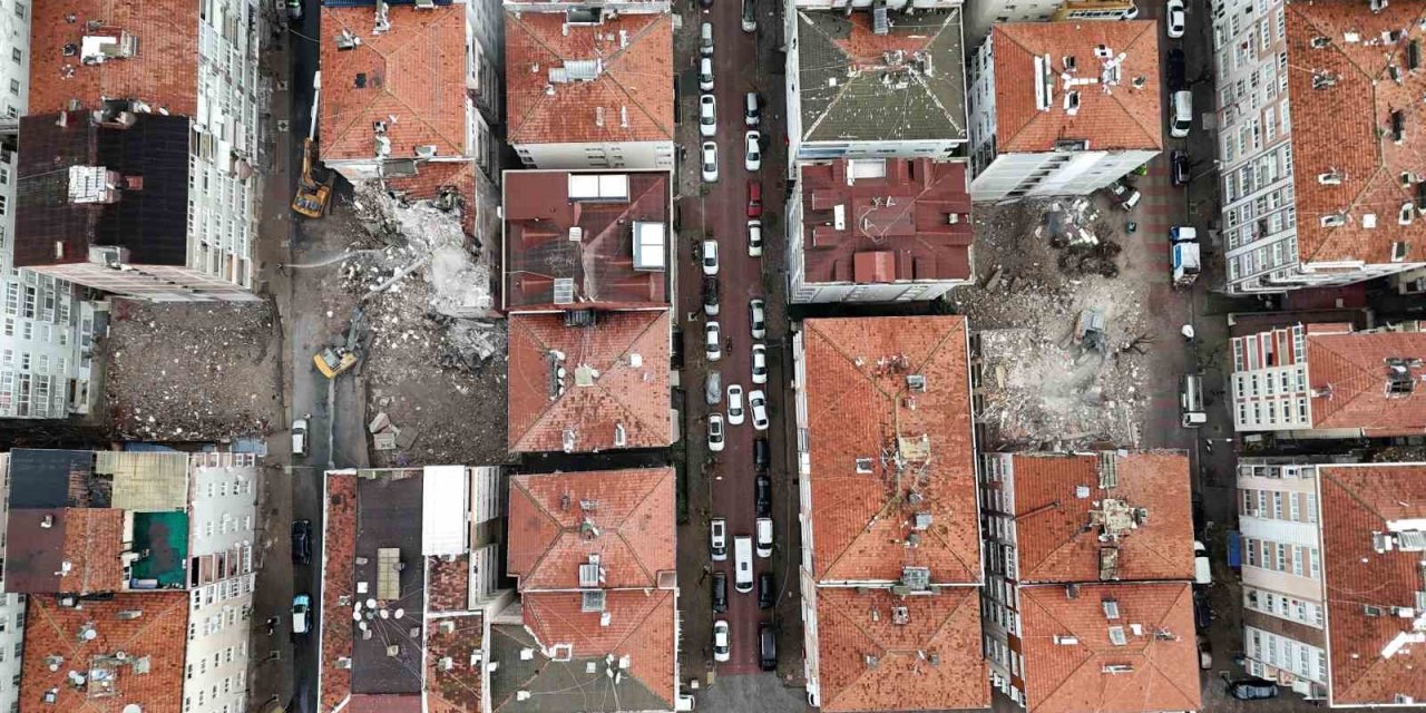 BAHÇELİEVLER KENTSEL DÖNÜŞÜMDE İLK SIRADA: AYNI ANDA ONLARCA RİSKLİ BİNA YENİLENİYOR