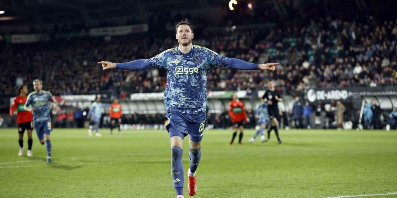 AJAX FORMASI GİYEN WOUT WEGHORST 6 HAFTA SAHALARDAN UZAK KALACAK