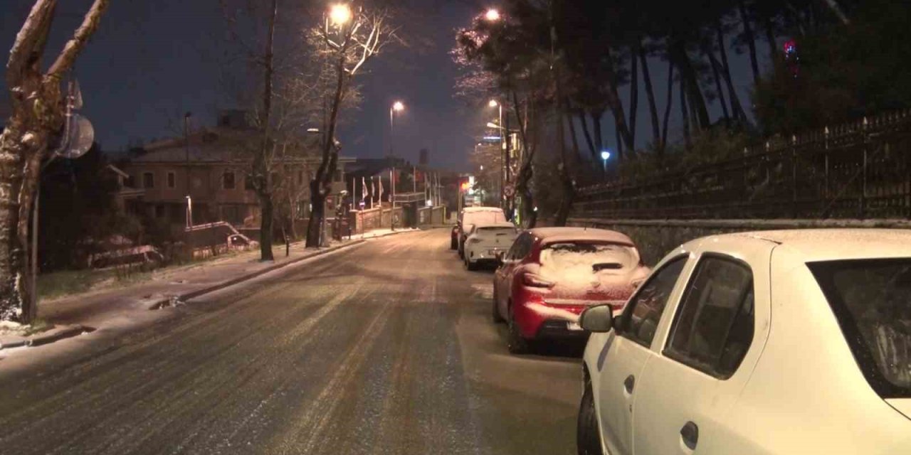 İSTANBUL’DA KAR YENİDEN BAŞLADI