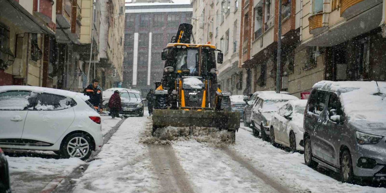 ESENYURT BELEDİYESİ 850 PERSONEL VE 100 ARAÇLA GÖREV BAŞINDA