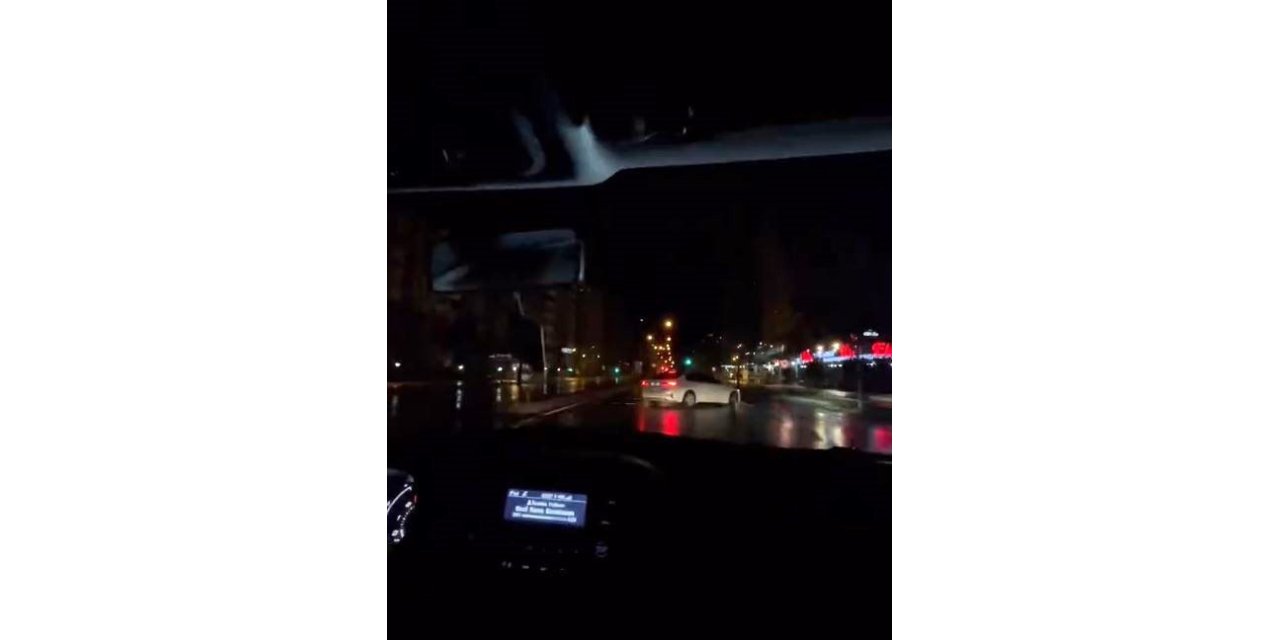 BEYLİKDÜZÜ’NDE LÜKS ARACIYLA DRİFT ATAN KADIN SÜRÜCÜ TRAFİĞİ TEHLİKEYE DÜŞÜRDÜ