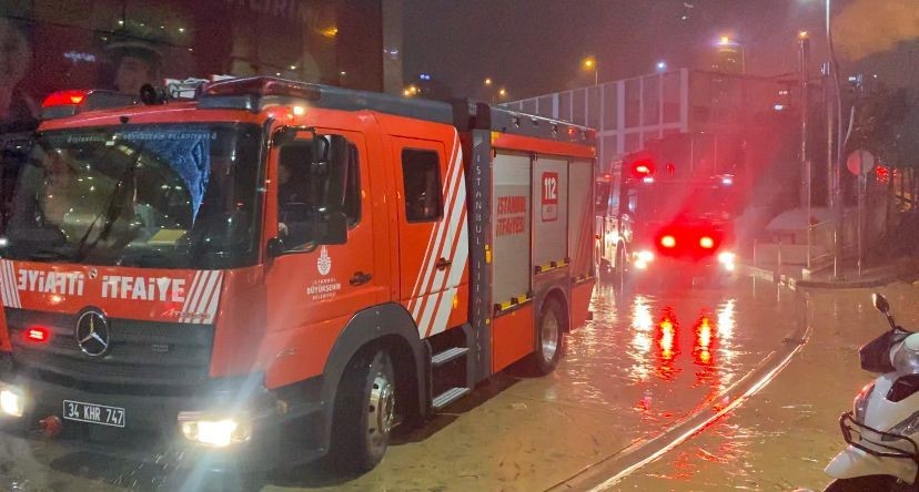 AKASYA AVM’DE YANGIN PANİĞİ