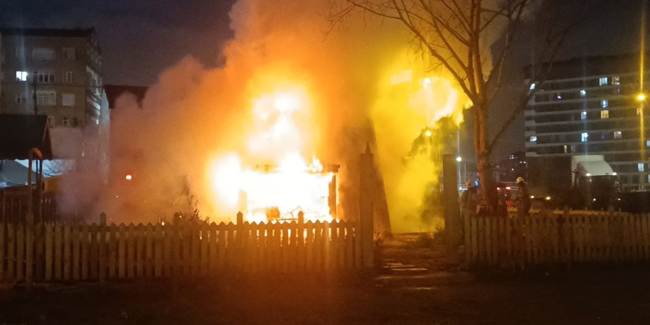 PENDİK’TE BUNGALOV EV ALEV ALEV YANDI