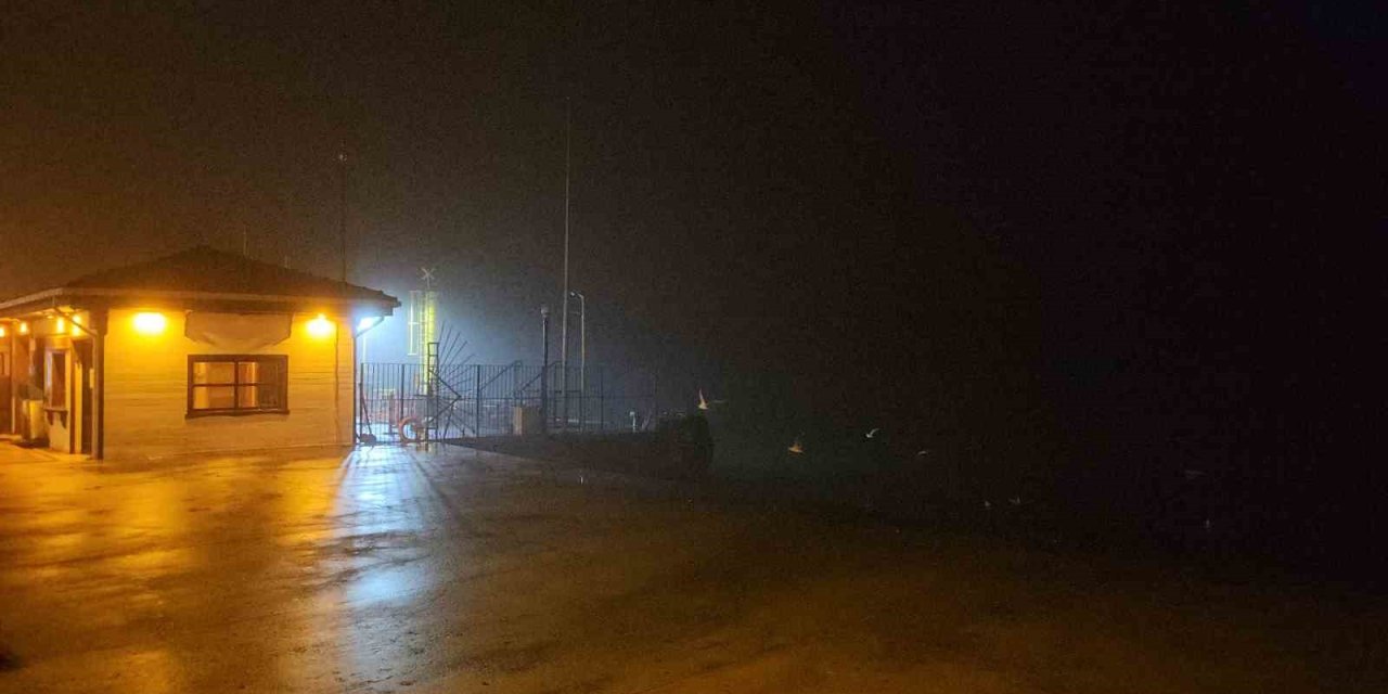 İSTANBUL’DA GECE SİS ETKİLİ OLDU: BOĞAZ TRAFİĞİ ASKIYA ALINDI