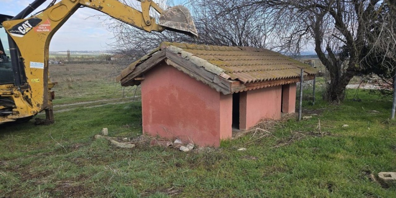 SİLİVRİ’DE METRUK BİNALAR YIKILIYOR