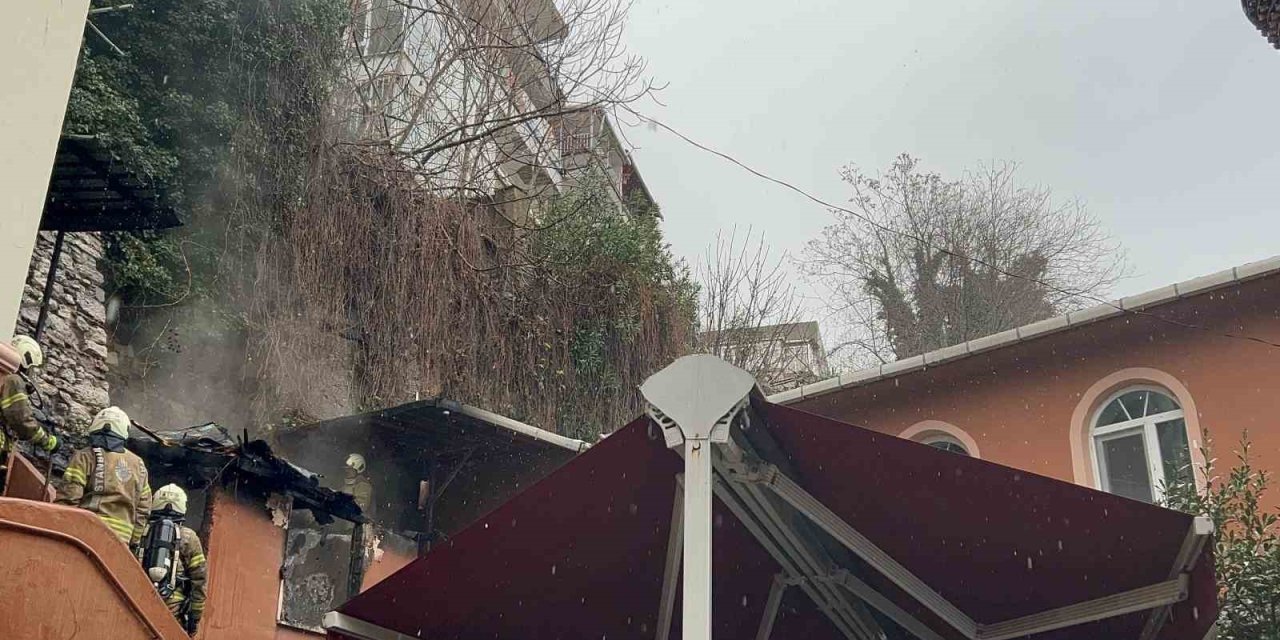 FATİH’TE CAMİ LOJMANINDA YANGIN