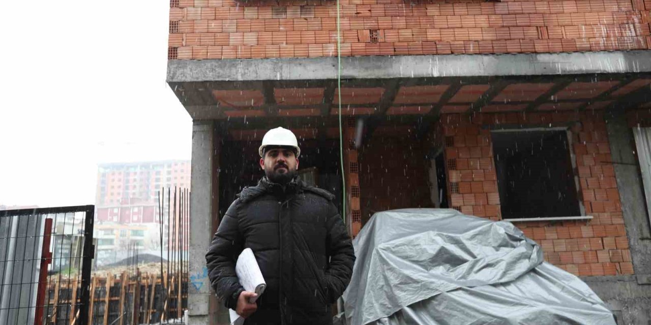 GENÇ MİMAR, BAĞCILAR KARİYER MERKEZİ SAYESİNDE 1 SAATTE İŞ SAHİBİ OLDU