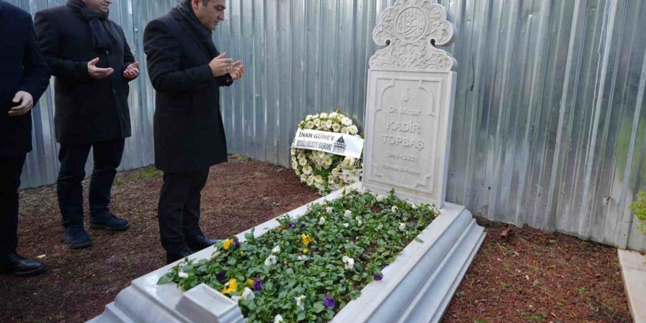 BEYOĞLU BELEDİYE BAŞKANI İNAN GÜNEY, MERHUM KADİR TOPBAŞ’I MEZARI BAŞINDA ANDI